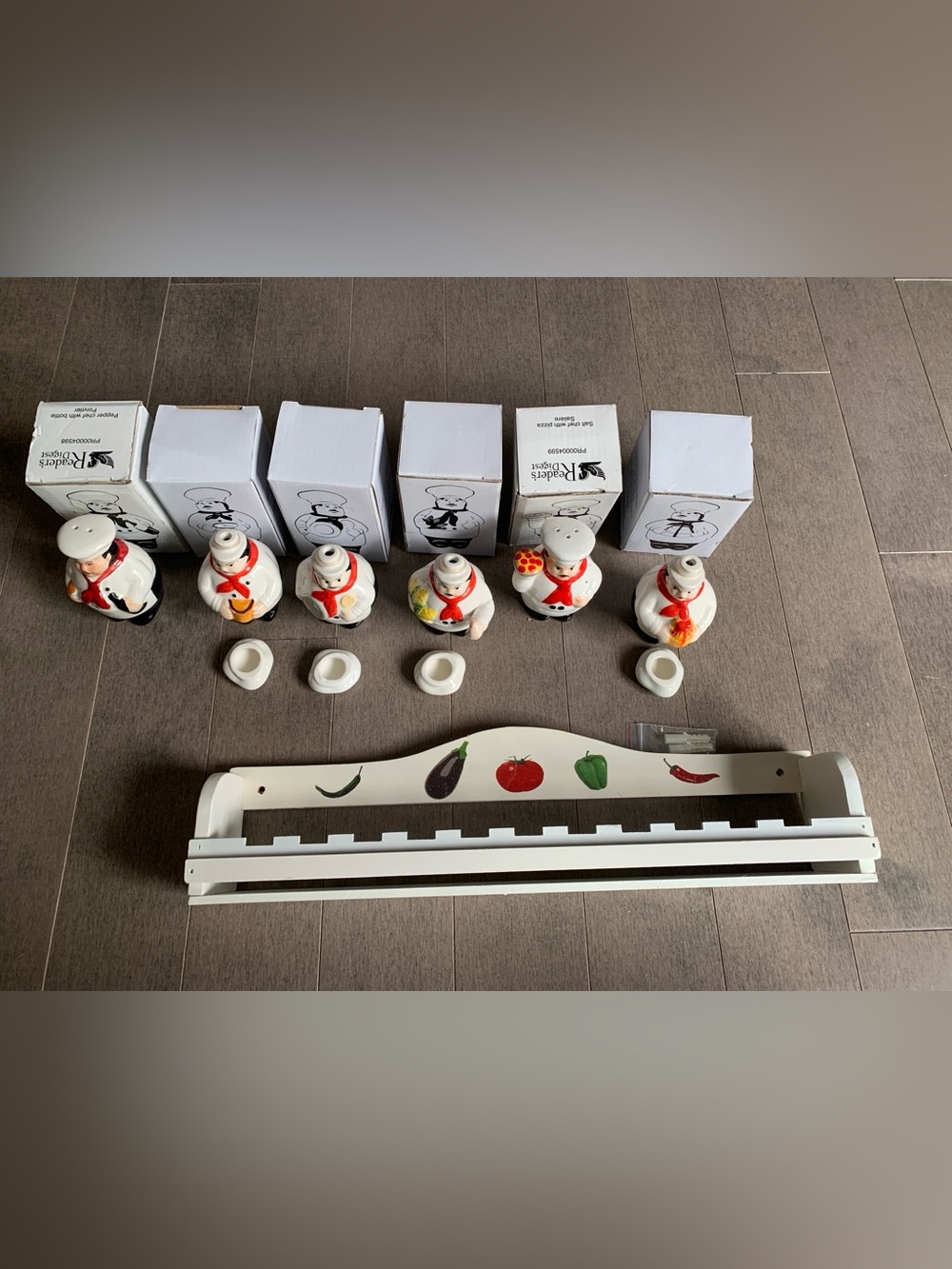 Vintage Reader’s Digest Ceramic Chef Spice Rack Set 6 Shakers Wall Rack - Picture 10 of 16